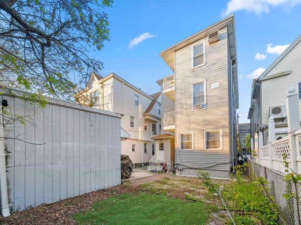 37 47th St, Weehawken NJ 07086