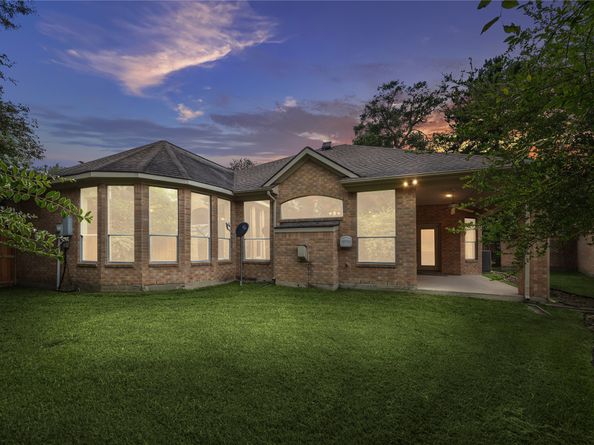 10 Surrey Run Place, The Woodlands TX 77384