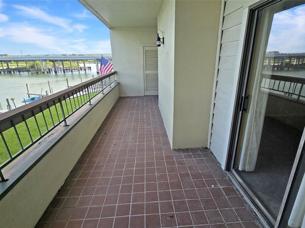 18809 Egret Bay Boulevard 104, Webster TX 77058