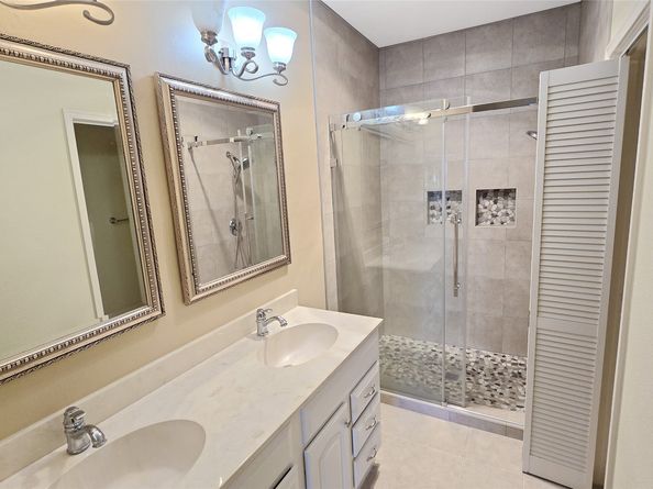 18809 Egret Bay Boulevard 104, Webster TX 77058