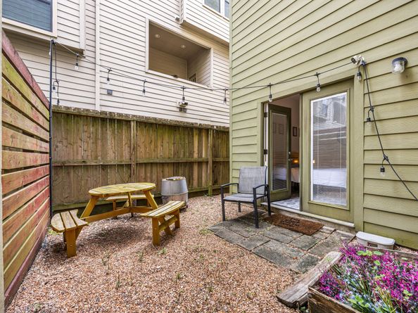 2106 Holman Street B, Houston TX 77004