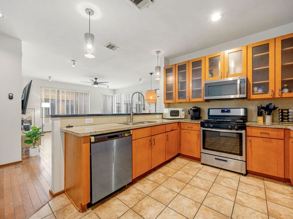 2106 Holman Street B, Houston TX 77004