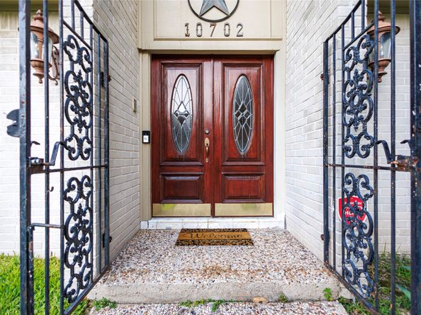 10702 PAULWOOD Drive, Houston TX 77071