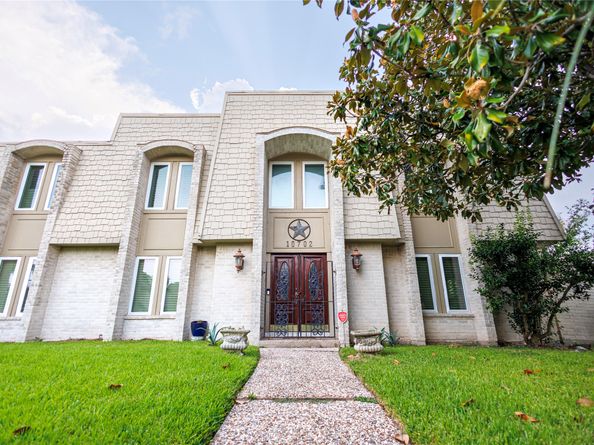 10702 PAULWOOD Drive, Houston TX 77071