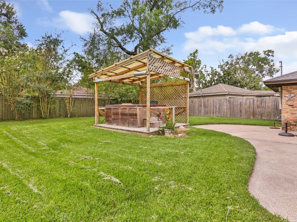 14030 Roundstone Lane, Houston TX 77015