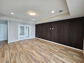 915 W 35th Street B, Houston TX 77018
