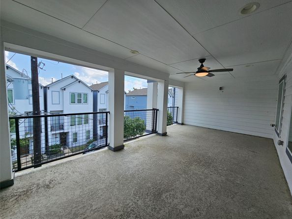 915 W 35th Street B, Houston TX 77018