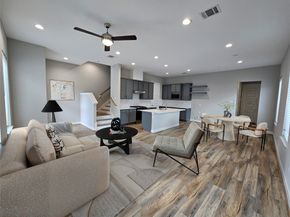 915 W 35th Street B, Houston TX 77018