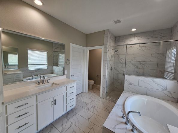 915 W 35th Street B, Houston TX 77018