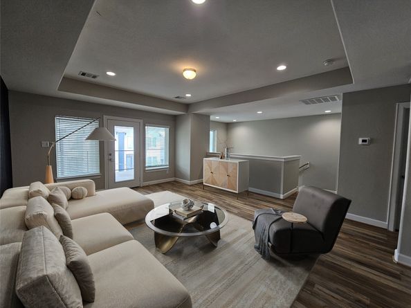 915 W 35th Street B, Houston TX 77018
