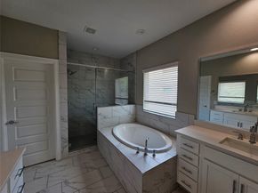 915 W 35th Street B, Houston TX 77018