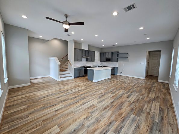915 W 35th Street B, Houston TX 77018