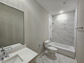 915 W 35th Street B, Houston TX 77018