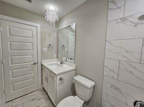 915 W 35th Street B, Houston TX 77018