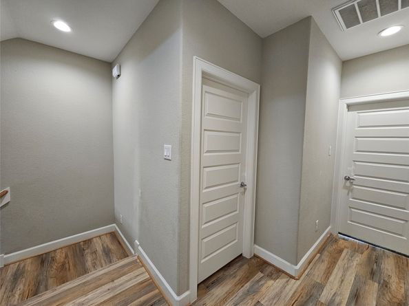 915 W 35th Street B, Houston TX 77018