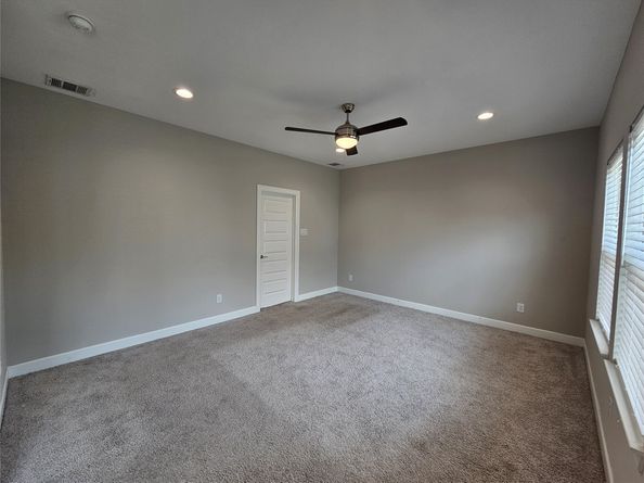 915 W 35th Street B, Houston TX 77018