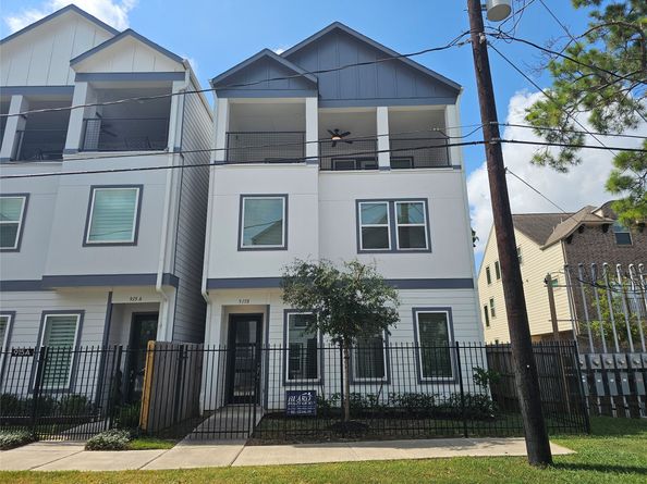 915 W 35th Street B, Houston TX 77018