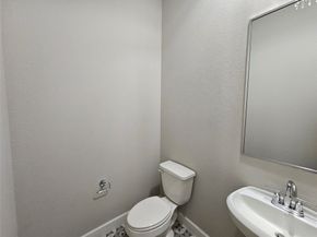 915 W 35th Street B, Houston TX 77018