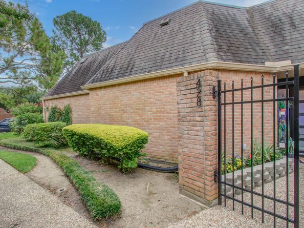 428 E Fair Harbor Lane, Houston TX 77079