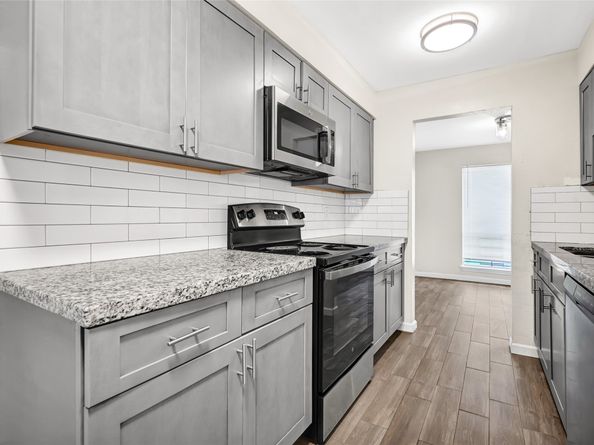 6358 Creekbend Drive 102, Houston TX 77096