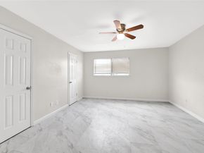 6358 Creekbend Drive 102, Houston TX 77096