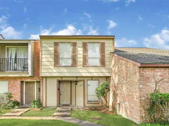 6358 Creekbend Drive 102, Houston TX 77096