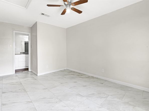 6358 Creekbend Drive 102, Houston TX 77096