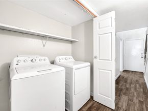 6358 Creekbend Drive 102, Houston TX 77096