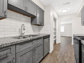 6358 Creekbend Drive 102, Houston TX 77096