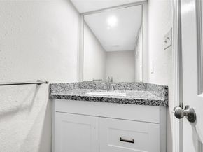 6358 Creekbend Drive 102, Houston TX 77096