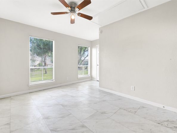 6358 Creekbend Drive 102, Houston TX 77096