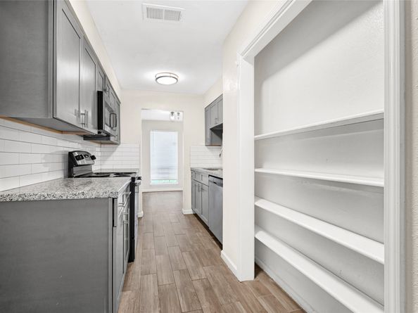 6358 Creekbend Drive 102, Houston TX 77096