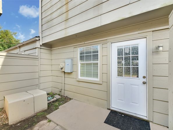 6358 Creekbend Drive 102, Houston TX 77096