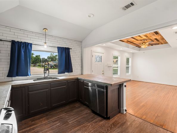 706 Jerry Street, Houston TX 77022
