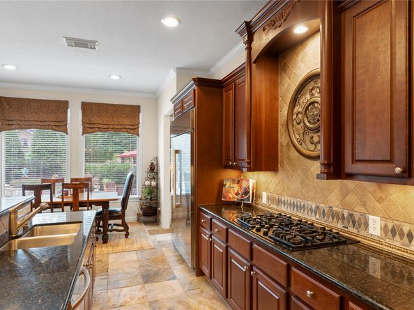 7 N BANTAM WOODS Drive, The Woodlands TX 77382