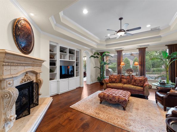 7 N BANTAM WOODS Drive, The Woodlands TX 77382