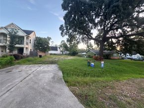 1050 W 42nd Street, Houston TX 77018