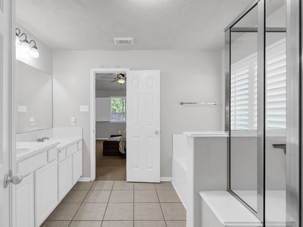 6 Prairie Oak Drive, Conroe TX 77385