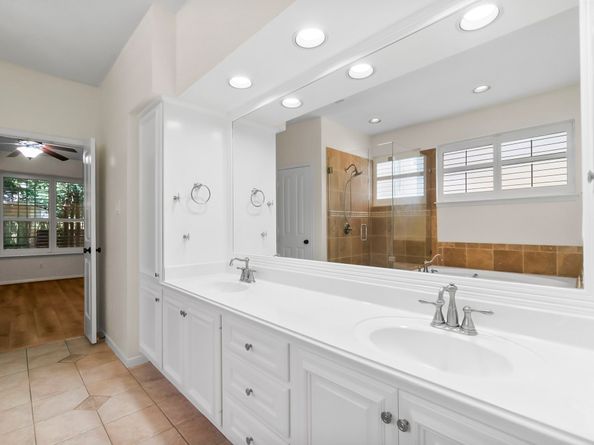 78 N Cochrans Green Circle, The Woodlands TX 77381