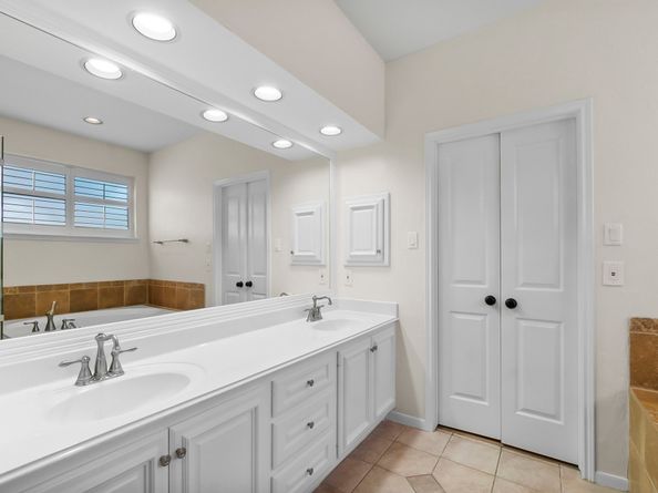 78 N Cochrans Green Circle, The Woodlands TX 77381