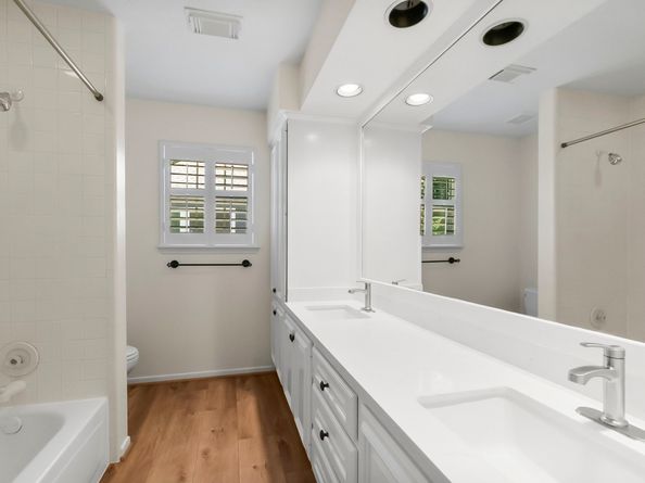 78 N Cochrans Green Circle, The Woodlands TX 77381