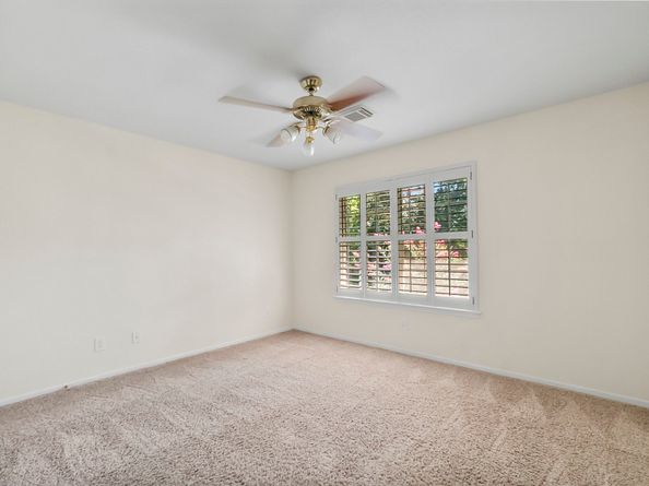 78 N Cochrans Green Circle, The Woodlands TX 77381