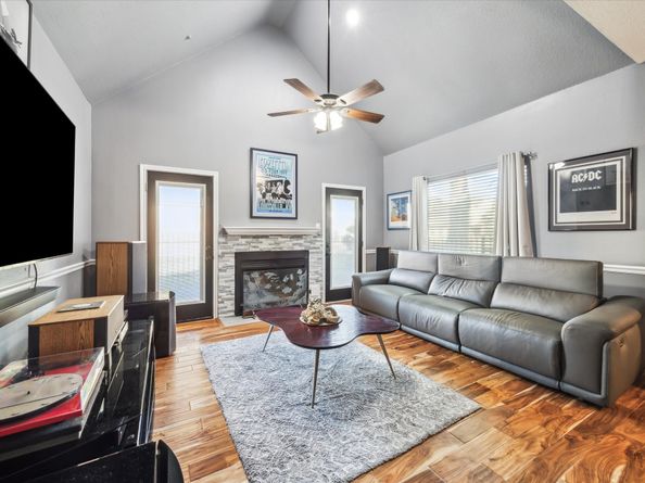 7671 Ameswood Road, Houston TX 77095