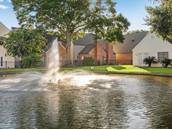 7671 Ameswood Road, Houston TX 77095