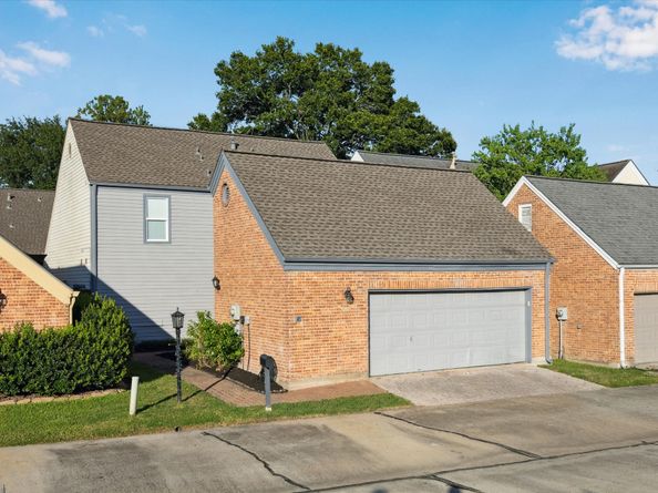 7671 Ameswood Road, Houston TX 77095