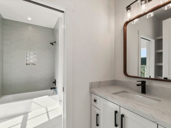 1107 Grovewood Lane, Houston TX 77008