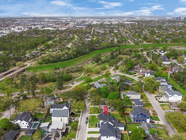 1107 Grovewood Lane, Houston TX 77008