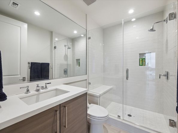 2047 Westcreek Lane 1005, Houston TX 77027
