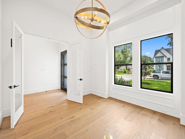 1032 W 41st Street, Houston TX 77018