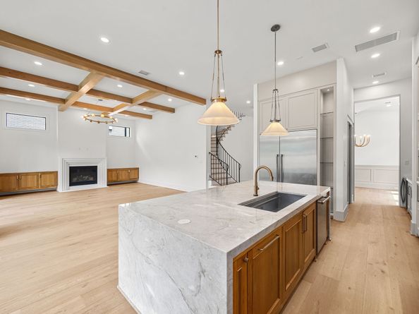 1032 W 41st Street, Houston TX 77018